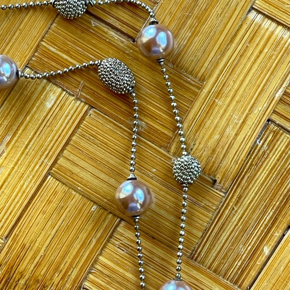 Vintage necklace soft gold tone w/faux blush pearls - Picture 3 of 6